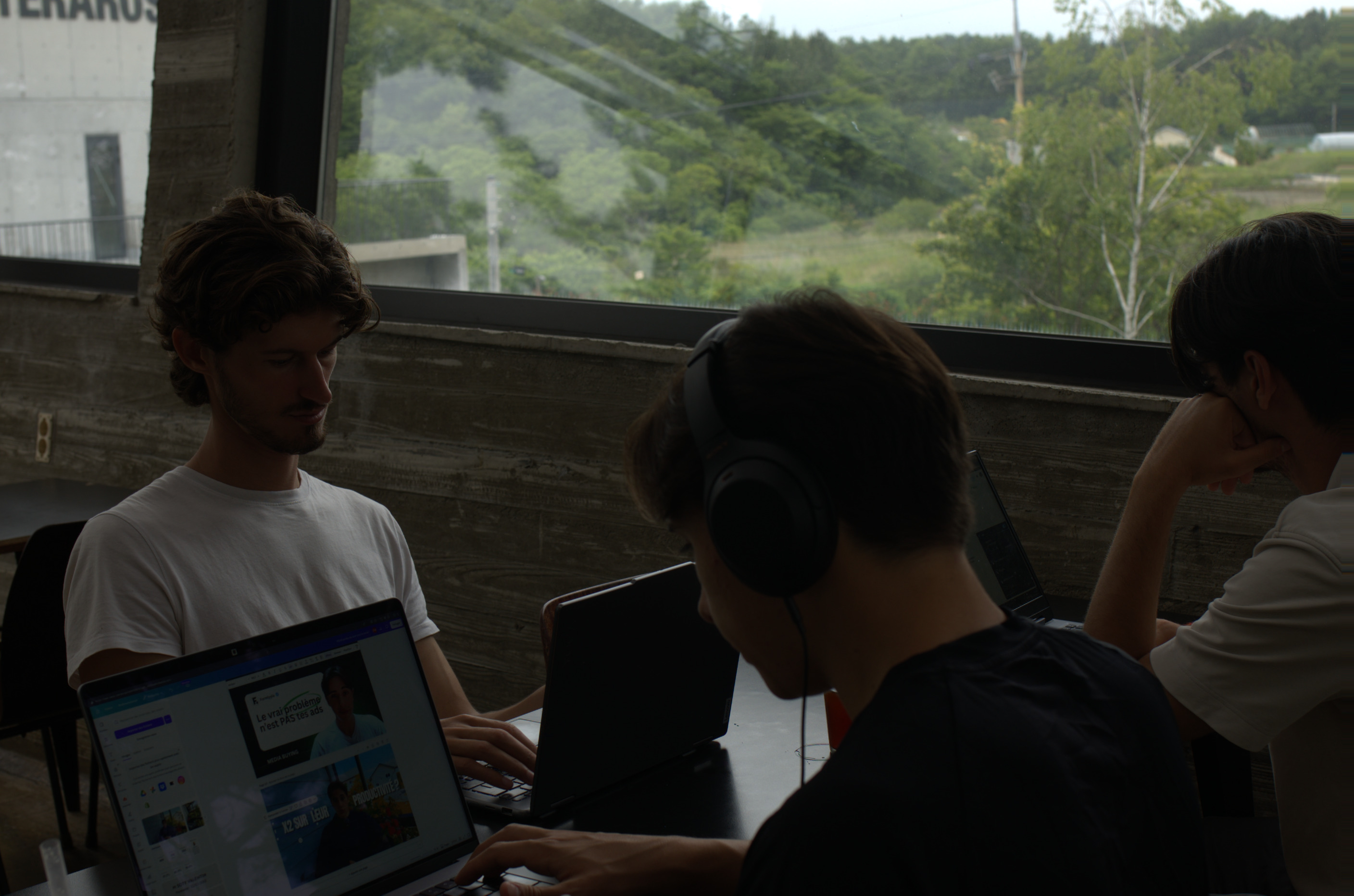 Arthur, Jocelin et Hugo, co-fondateurs de Setlyy - Construire